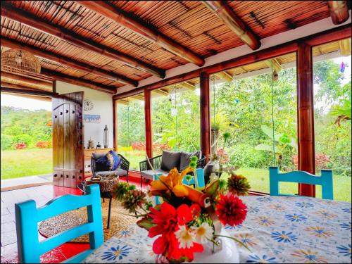 Viesnīcas āriene, Ecolodge de Bambú en el Bosque Nublado ShantihOMe (Ecolodge de Bambu en el Bosque Nublado ShantihOMe) in San Miguel de Los Bancos