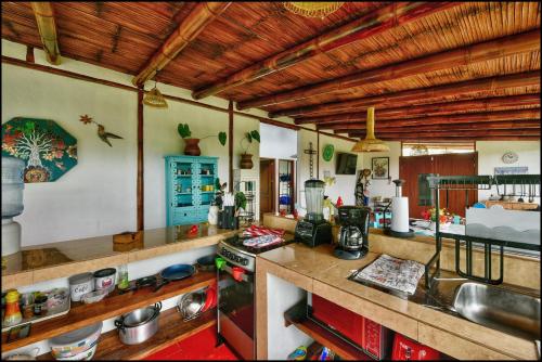 virtuve, Ecolodge de Bambú en el Bosque Nublado ShantihOMe (Ecolodge de Bambu en el Bosque Nublado ShantihOMe) in San Miguel de Los Bancos