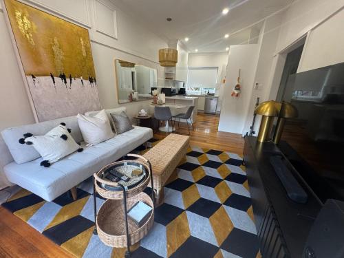 Guestroom, Stylish and Conveniently Located 3 bedroom house retreat in Surrey Hills Melbourne in Canterbury