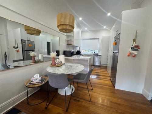 Facilities, Stylish and Conveniently Located 3 bedroom house retreat in Surrey Hills Melbourne in Canterbury