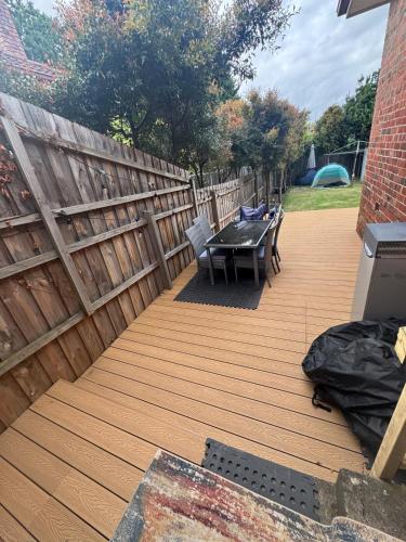 Garden, Stylish and Conveniently Located 3 bedroom house retreat in Surrey Hills Melbourne in Canterbury