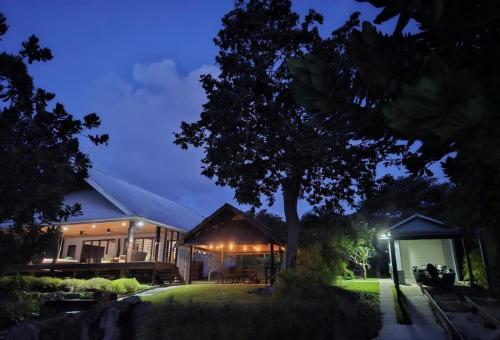 Aroe Island Beach House – khách sạn tại Port Olry