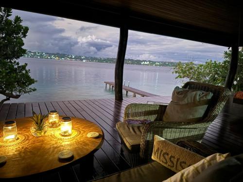 Aroe Island Beach House in Санто