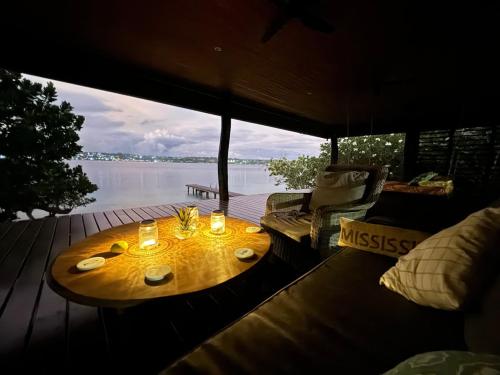 Aroe Island Beach House in Санто