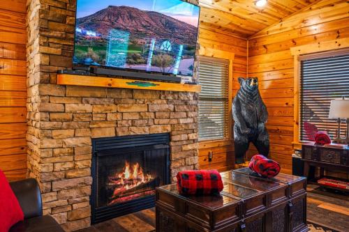 Oak & Bear Lodge at White Oak Resort – khách sạn tại Pittman Center