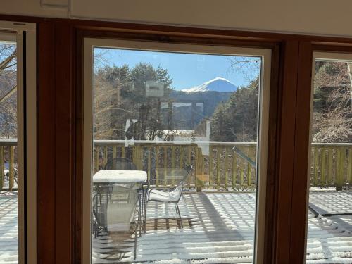 Cabin A MtFuji view, BBQ, lake Saiko 3mins, hammock, wood deck