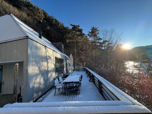 Cabin F Lake Saiko 1 min Mt Fuji Lakeview Villa Sleeps 10 BBQ Jacuzzi