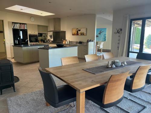 Facilities, Windhover Suites in Tasman