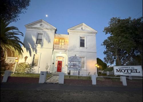 Campbell st Lodge – khách sạn tại Taradale