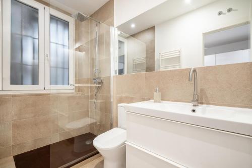 The Velarde Business Suite Super Luxury 2BR Apartment Optimized for Remote Work Alquiler temporal - image 4
