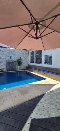 泳池, Moderna Casa con acceso a piscina con jacuzzi y generador electrico automatico in 巴里奧司港
