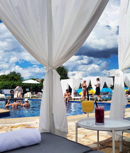 The Oriana Orange - Retro Hotel & Resort - Orange