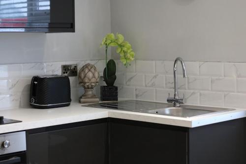 Facilities, Comfort 2BR By Eason Stays Short Lets Denton in Denton