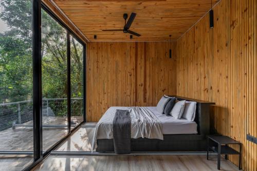Birds Eye Estate- Mirror House in Mallandur