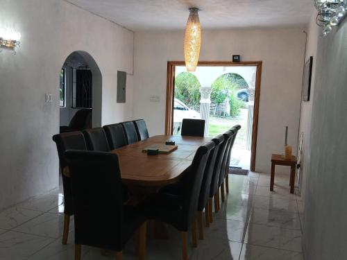 Cambridge Heights Guest House in พอร์ต มาเรีย