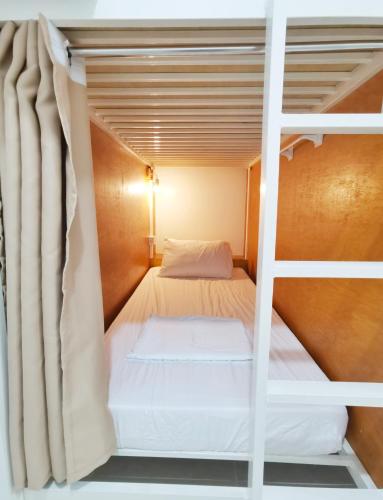 Nomads MNL Backpackers Homestay - near Airport, Manila (photo 7)