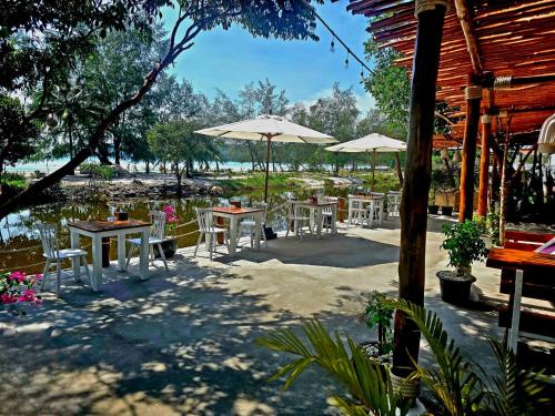 White Beach Hostel in Koh Rong