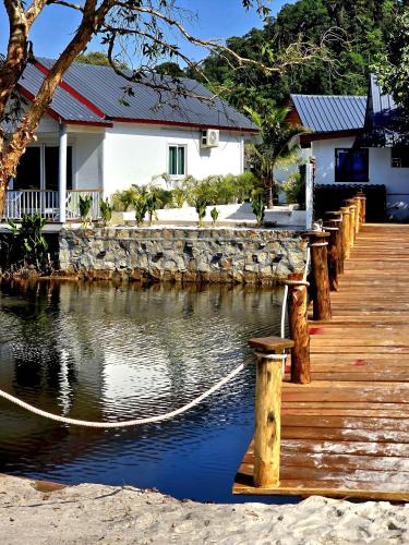 White Beach Hostel in Koh Rong
