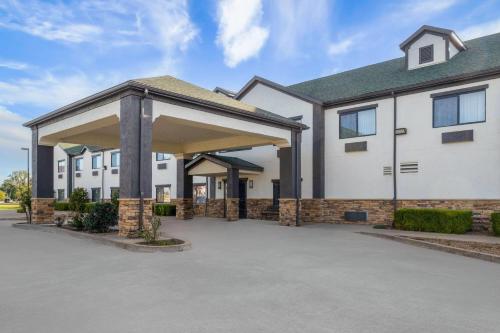 Days Inn by Wyndham Coffeyville in Coffeyville, USA