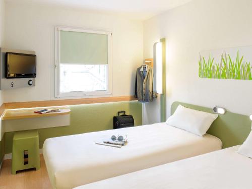 Ibis budget Les Sables dOlonne Ibis budget Les Sables-Olonne sur Mer is a popular choice amongst travelers in Les Sables-dOlonne, whether exploring or just passing through. The hotel offers a wide range of amenities and perks to e