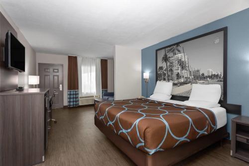 Super 8 Motel by Wyndham near Fort Lauderdale Arpt in Dania Beach, USA