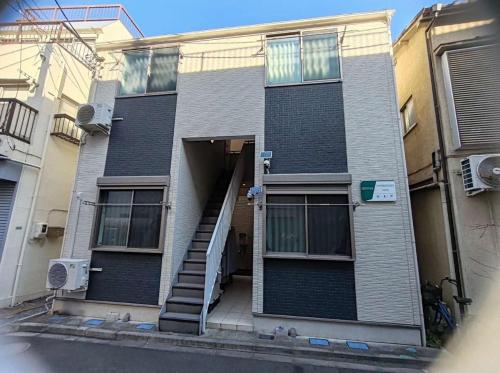 Shinjuku 5 min, Shin-Nakano Station 1 min walk, Room 201