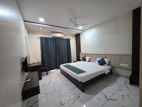 Hotel Space Comfort Inn – khách sạn tại Shendra Kamangar
