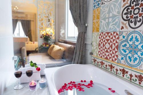 room detail thumbnail 2