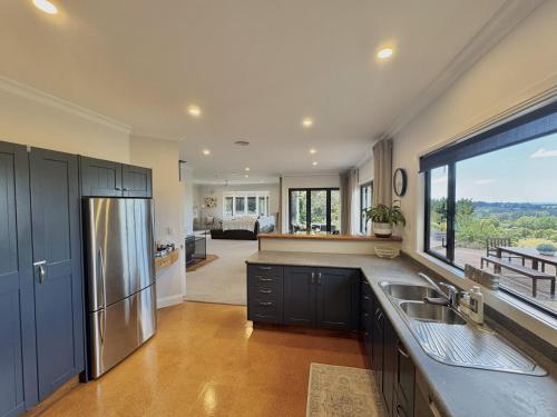 Redwood Vista - Essential Serenity in Redwood Valley