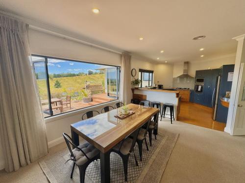 Redwood Vista - Essential Serenity in Redwood Valley