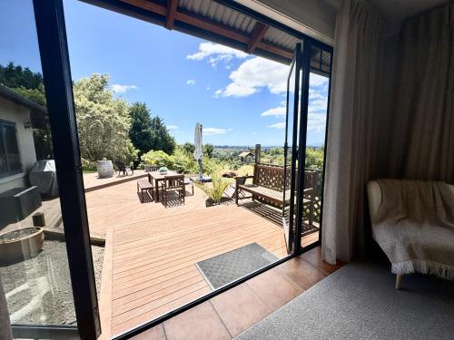 Redwood Vista - Essential Serenity in Redwood Valley