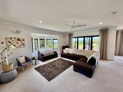 Redwood Vista - Essential Serenity in Redwood Valley