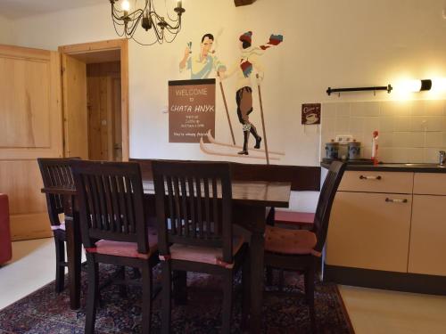 Iekārtas, Holiday home in a quiet, authentic mountain village with a view of the surrounding hills in Zlata Olesnice