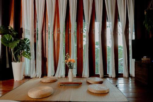 ラチャブリー The Antique Riverside Resort 3つ星 ホテル レストラン