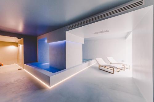 Suite 10 Home Design & Spa - image 3