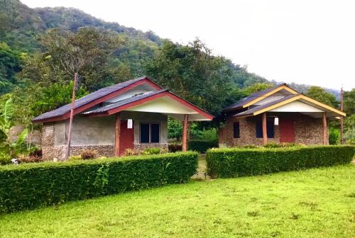 Doi Lom Elephant farmstay, Chiang Mai