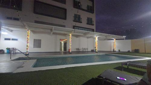 Modern executive apartment with views and parking - image 2