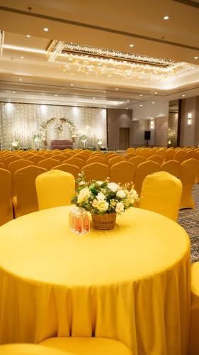 Ruang perjamuan, Hotel Dwarkamai - A Pure Vegetarian Hotel in Nagpur