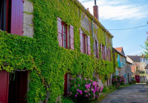 Наличие на забележителност наблизо, Aux Vendanges de Bourgogne in Пара-ле-Мониал