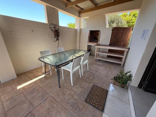 Vista, Olive and Oak Accommodation in Country Club