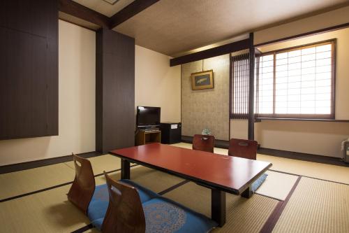 room detail thumbnail 1