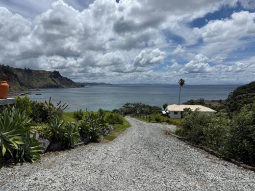 Skats, Goat-Island Beach front get-away in Leigh
