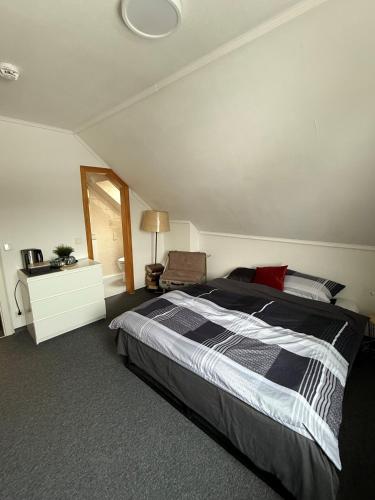 1 Bedroom with small bath - Perfect for long distance travel stop in Oberthulba, Deutschland
