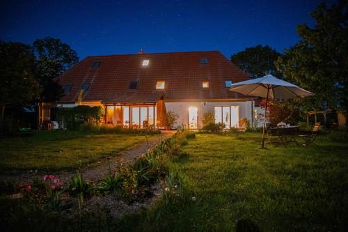 Neu! Landhaus ULENHUUS Mecklenburgische Schweiz - Familienurlaube bis zu 12 Personen in Kuhs