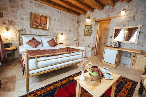Young Cave Hotel Room Type - Deluxe Double Room with Castle View