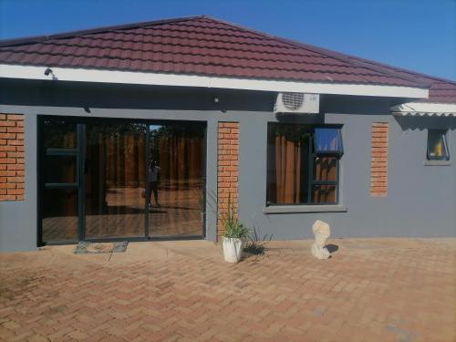 Victoria Falls African Guest House - image 3