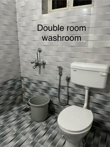 Vrindhavan stay and rooms - image 5