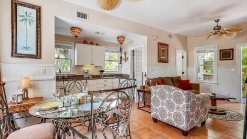 Land Of Love by AvantStay Pets Allowed Shared Pool Great Location Month Long Stays Only in Key West, USA