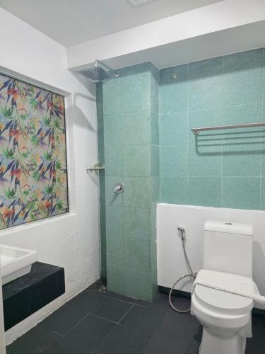 room detail thumbnail 2