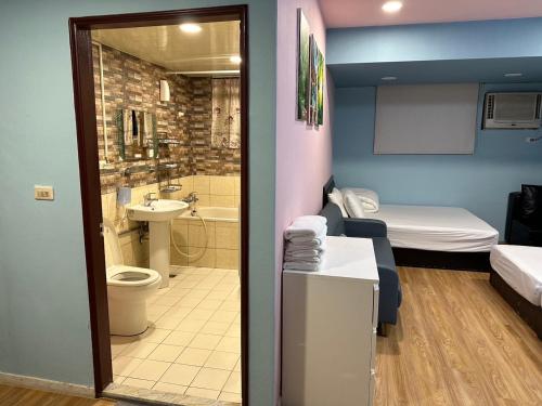 room detail thumbnail 1